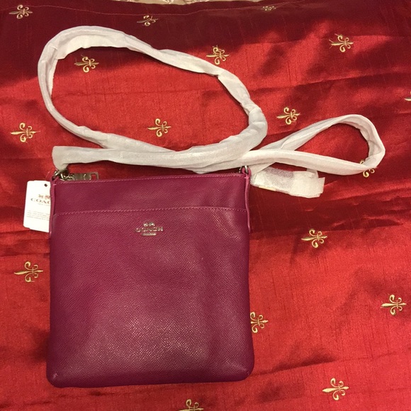 Coach Handbags - NWT Coach Crossgrain Leather Courier Crossbody Bag